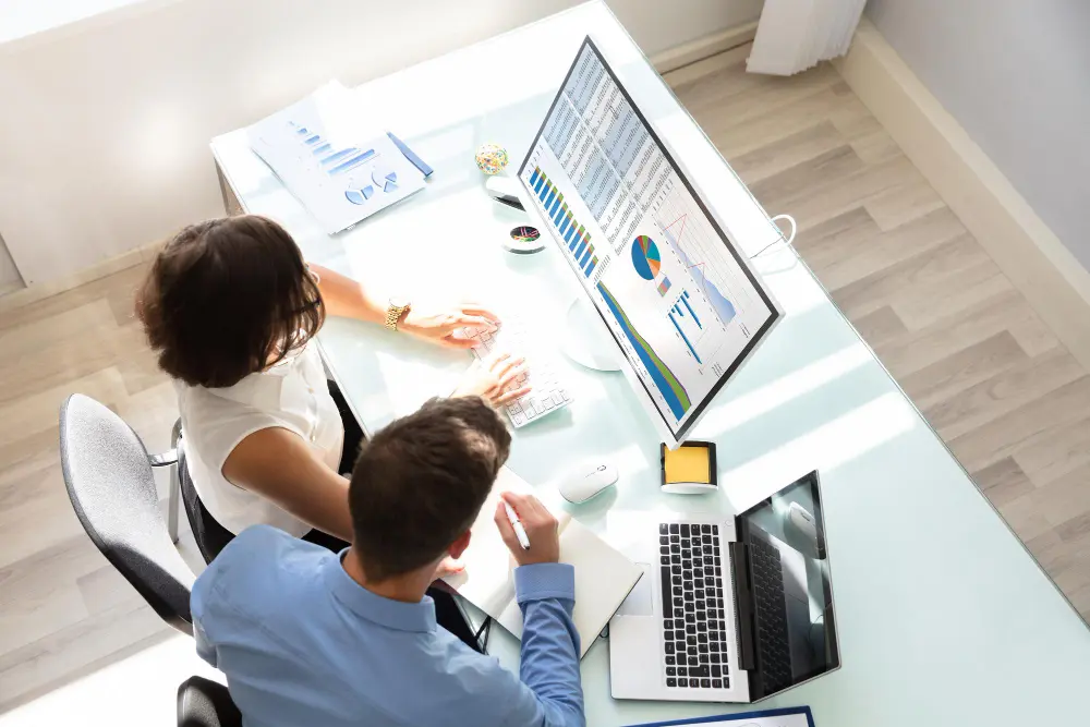 Clientes utilizando los servicios y soluciones brindados por WaveBI
