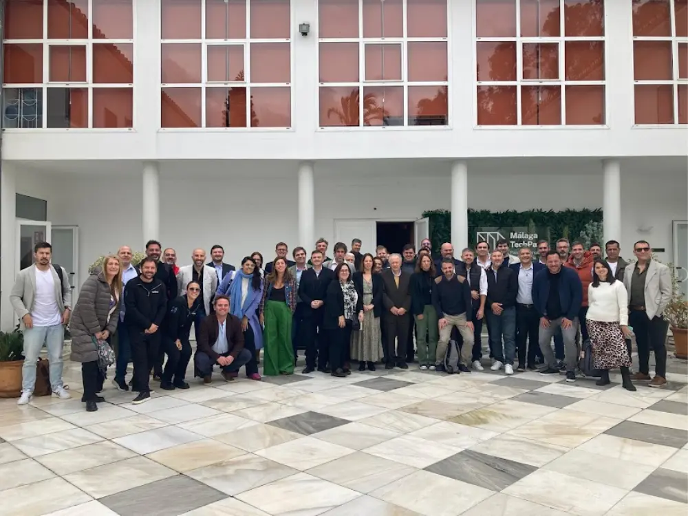 Reunidos en el Málaga Tech Park - WaveBI