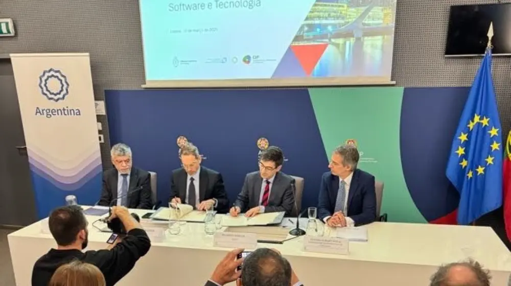 Presentación y representantes en Mision comercial WaveBI en Lisboa